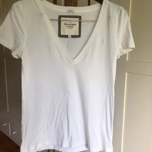 Abercrombie & Fitch White V-Neck Tee M